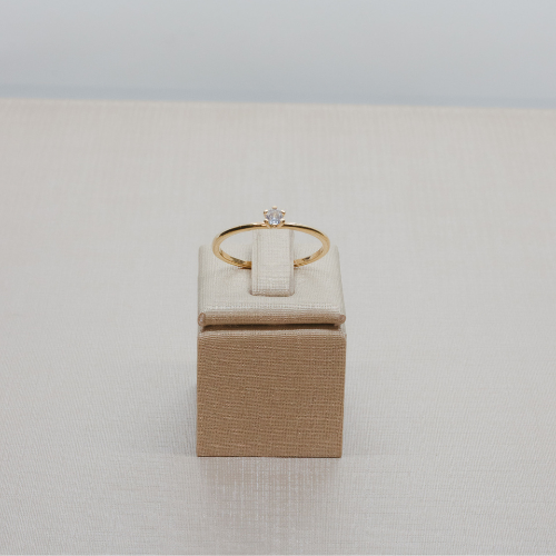 Anel Solitário Banhado a Ouro com Pedra Cravejada