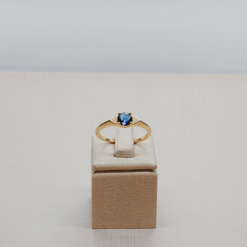 Anel Solitário Banhado a Ouro com Pedra Azul Cravejada