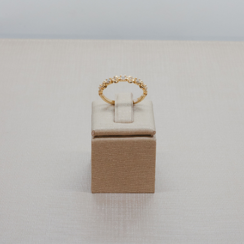 Anel Aparador Meia Aliança Banhado a Ouro Cravejado de Pedras