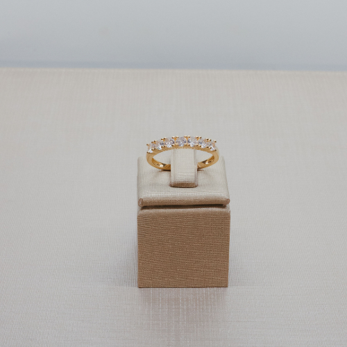 Anel Aparador Meia Aliança Banhado a Ouro Cravejado de Pedras