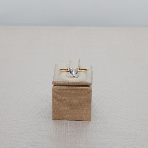 Anel Solitário Banhado a Ouro com Coração Cravejado