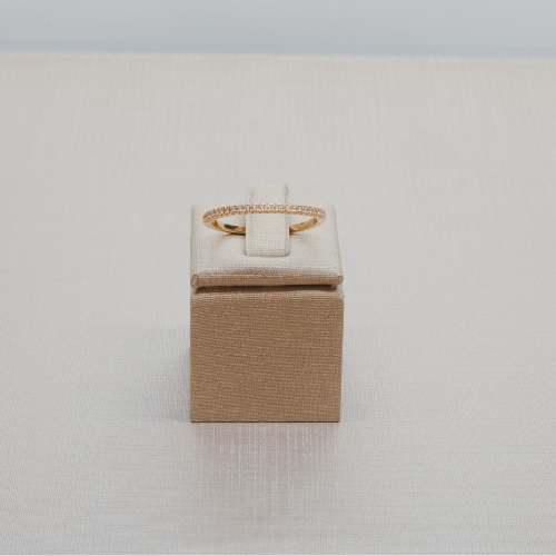 Anel Meia Aliança Banhado a Ouro Cravejado de Pedras